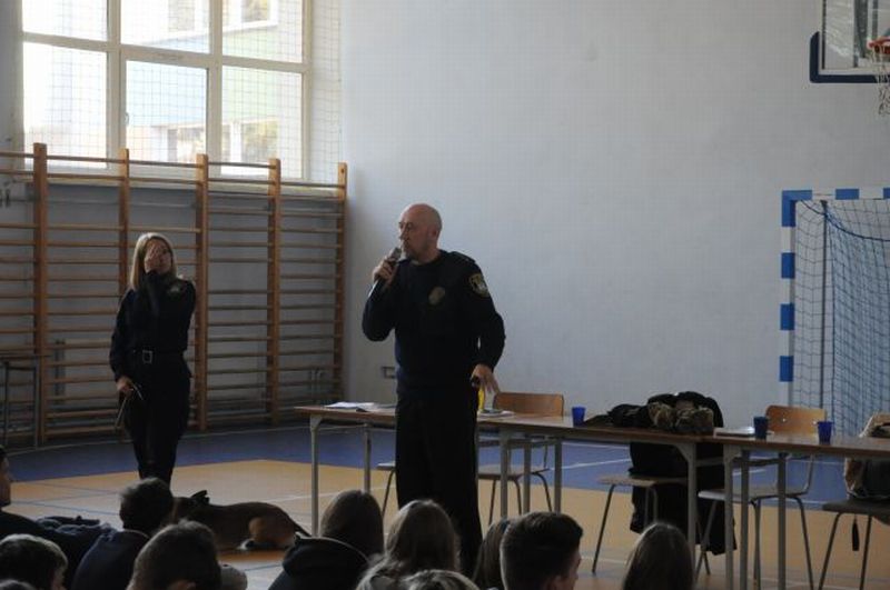 Prawie 4000 dzieci i młodzieży uczestniczyło w prelekcjach częstochowskiej Straży Miejskiej